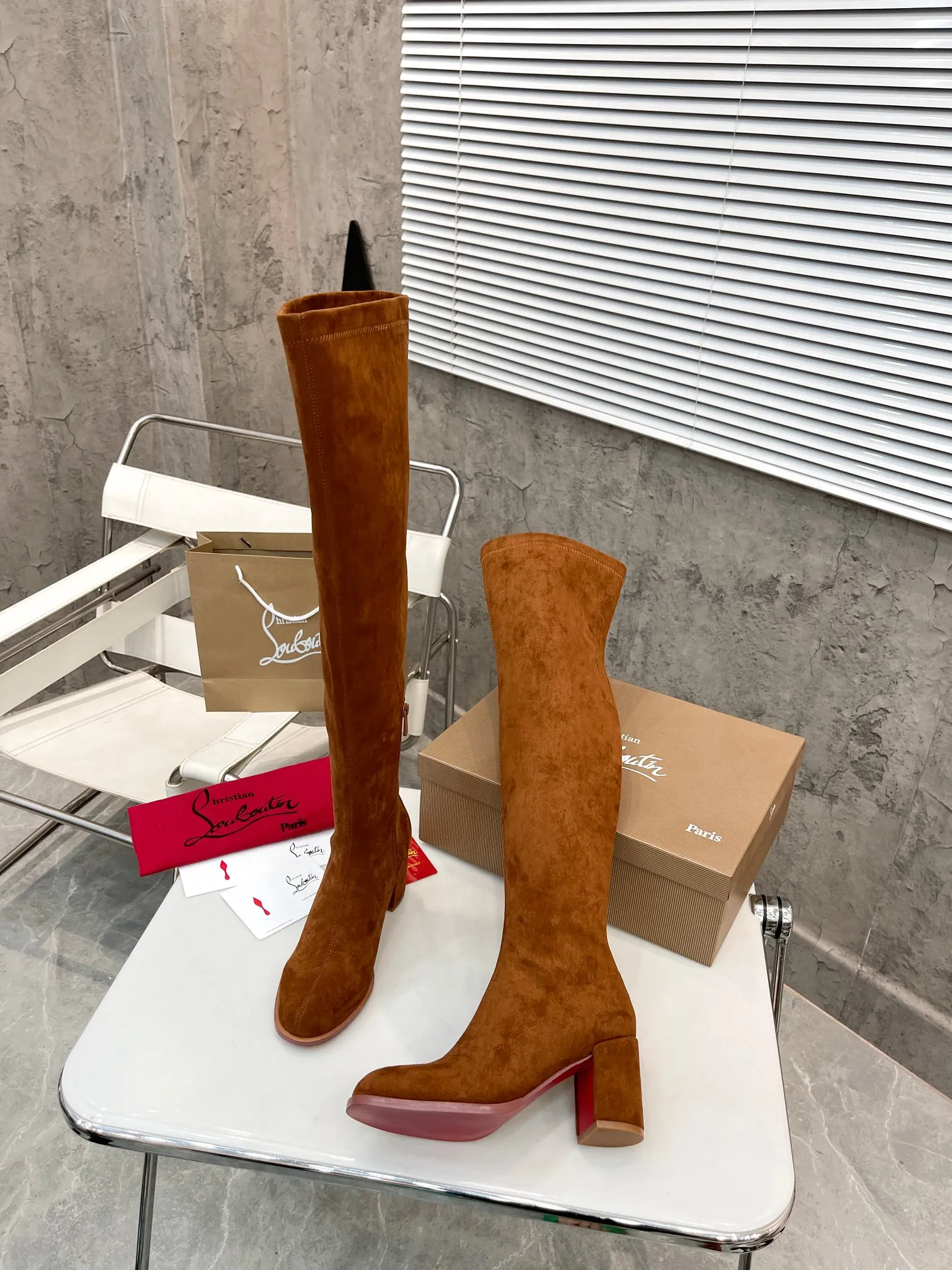 Factory direct sales p640🐘🐘Women's Shoes Women's Clothing Christian Louboutin (CL) launches new thick-heeled stretch ankle boots, which are classic and refined, with smooth and slender lines. Fitted with 70mm square heel. The tube height is 22 inches.  ✅Fabric: stretch velvet leather ✅Lining: sheepskin ✅Outsole/heel height: rubber Heel height 7cm ✅Color: black stretch velvet black stretch leather khaki stretch suede ✅Code number: 34-41 (34,41 customized) ✅Packaging: original board packaging